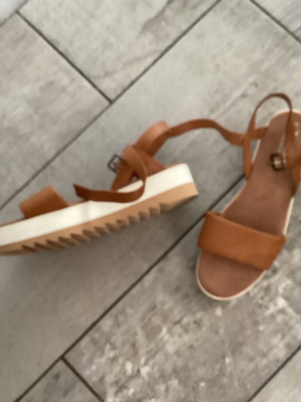 Toms Tan Leather Slingback Platform Sandals - Picture 3 of 8